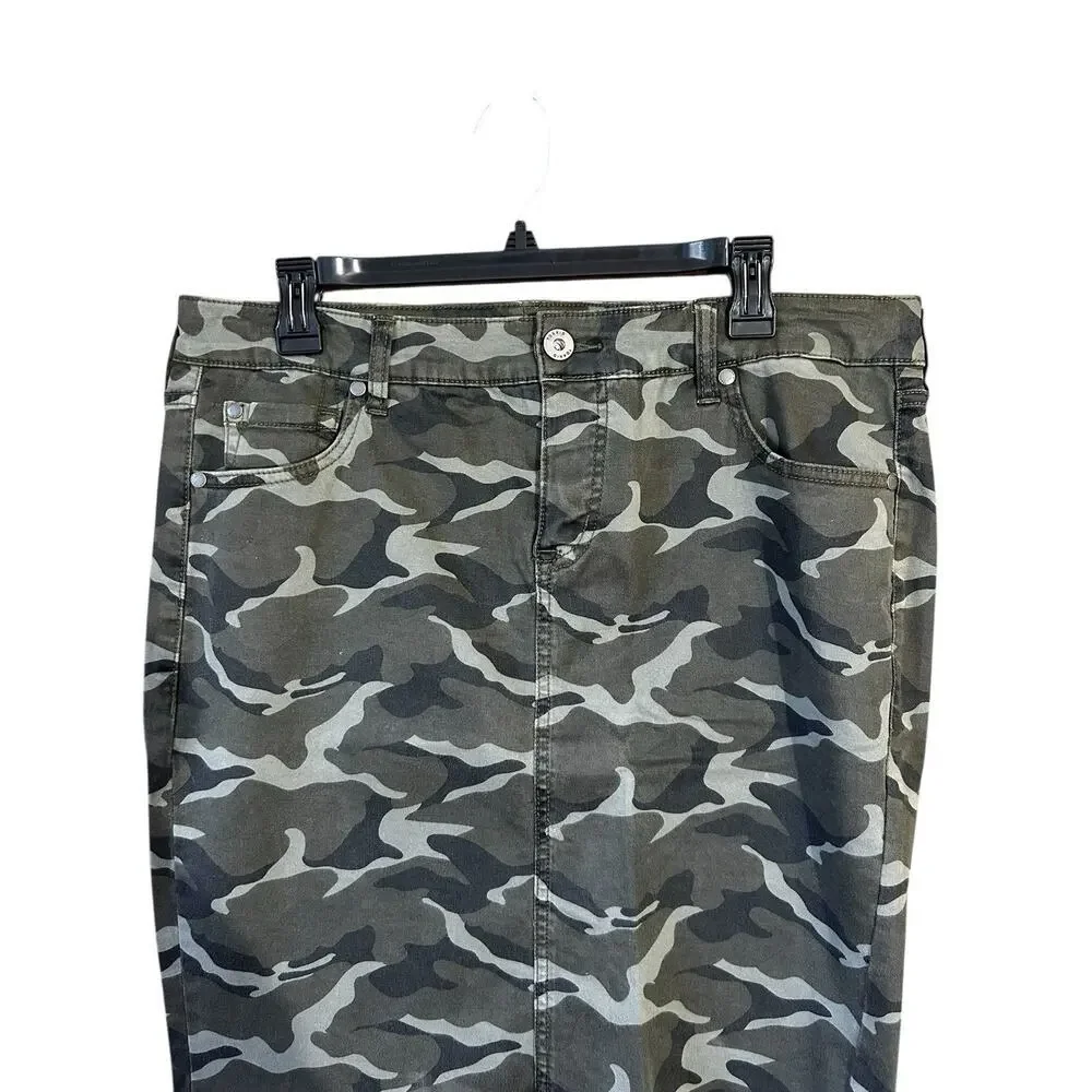 Torrid Women’s Green Camouflage Knee Length Pencil Denim Skirt Grunge Size 14